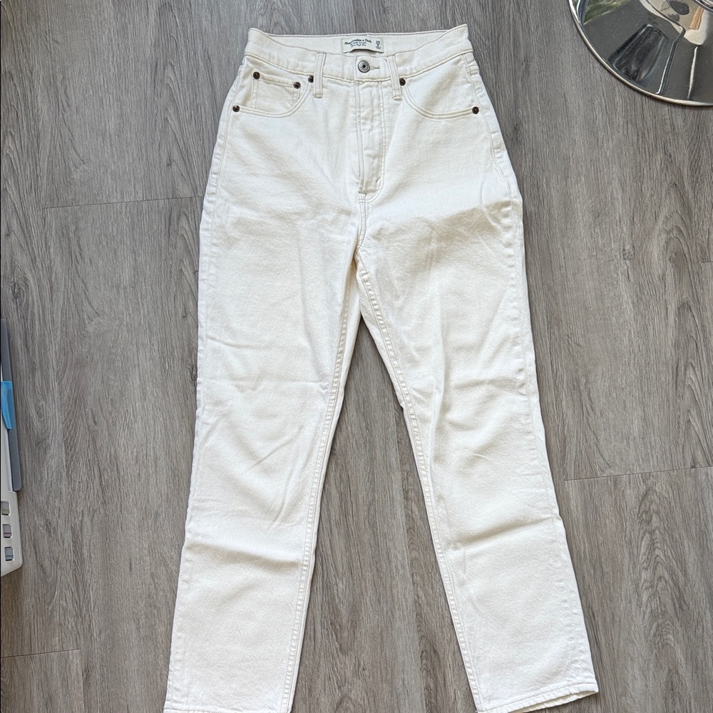 Abercrombie Ankle Straight Ultra High Rise Curve Love White Jeans Size 25